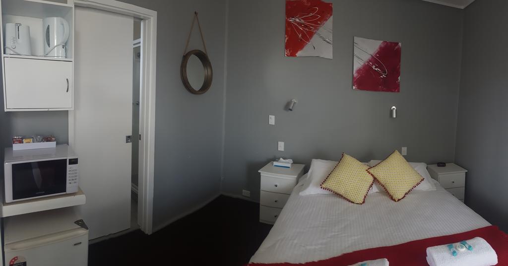 Town House Motor Motel 3*